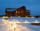 Отель «Глухариный дом» зимним вечером